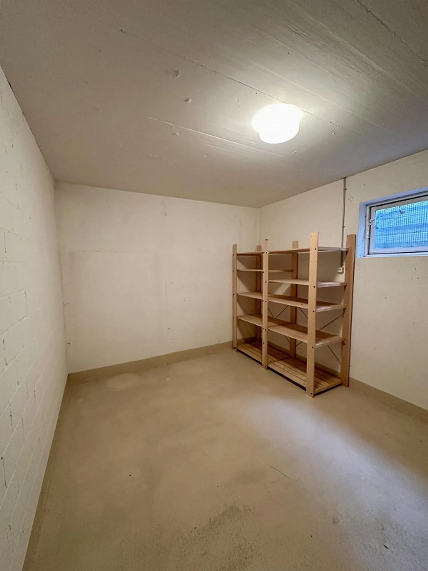 Very Quiet 4.5 Room Apartment with 2 Seating Areas - Photo 12 of 15