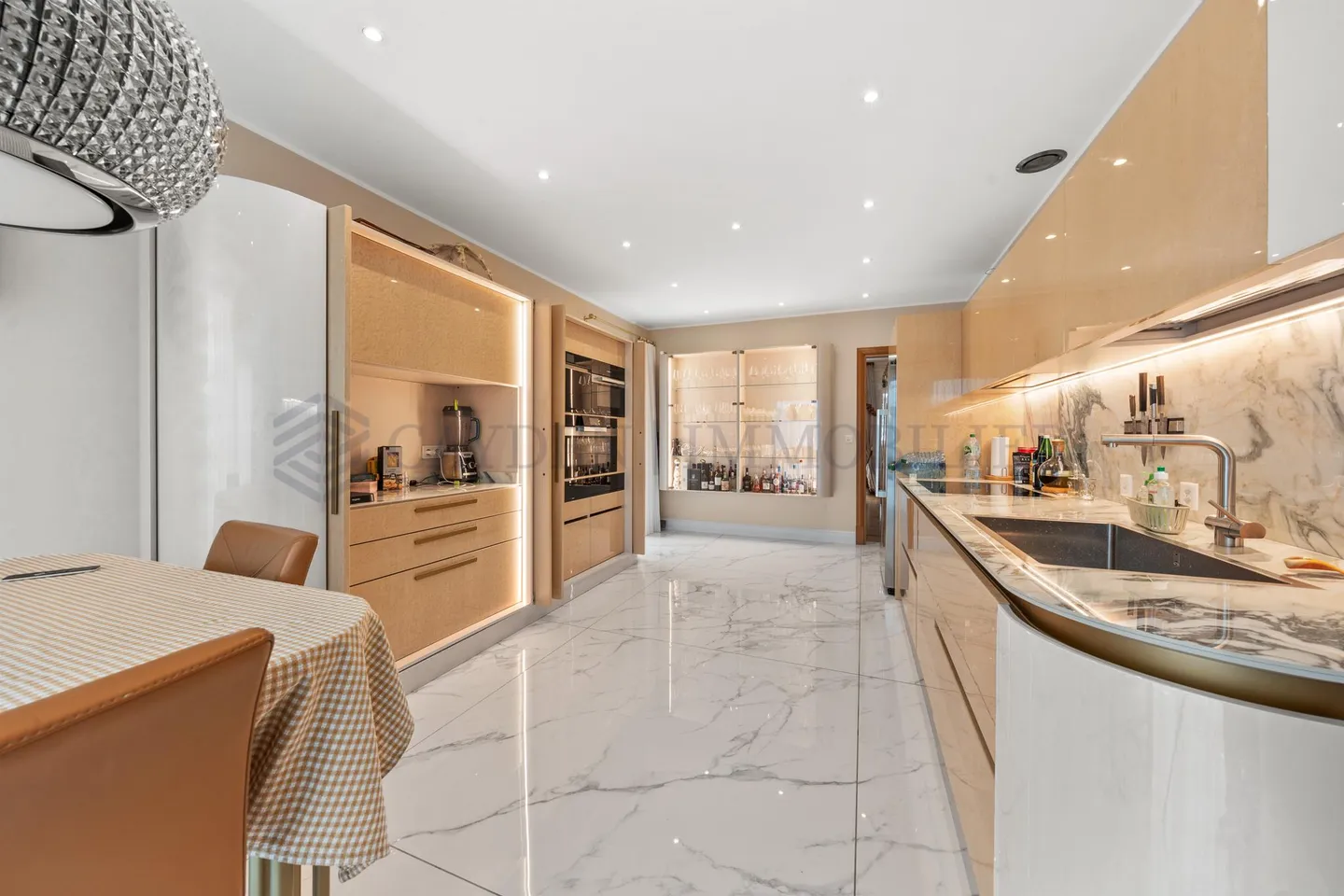 Villa of Exception with a Pool and Pool House - Photo 4 of 15