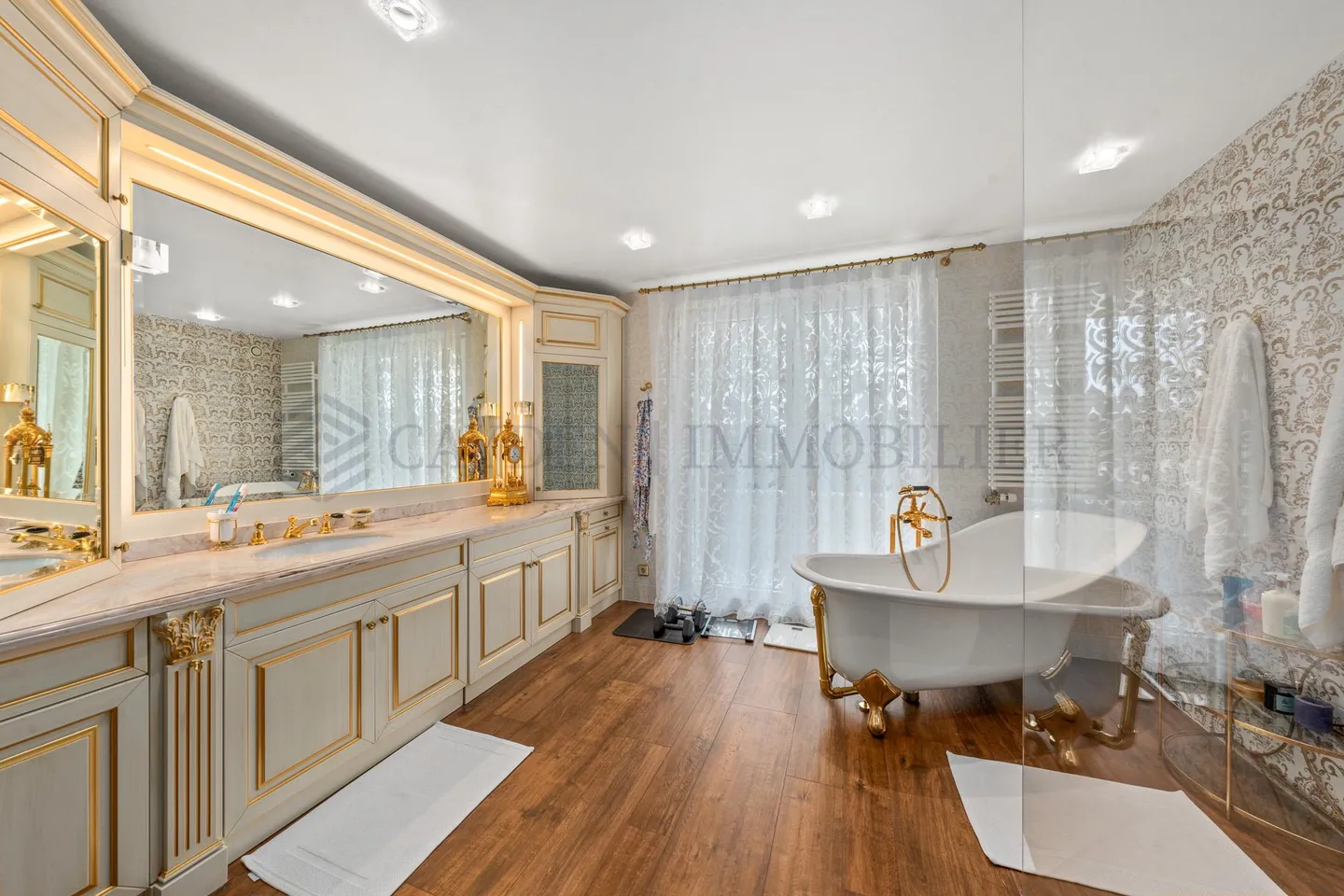 Villa of Exception with a Pool and Pool House - Photo 10 of 15