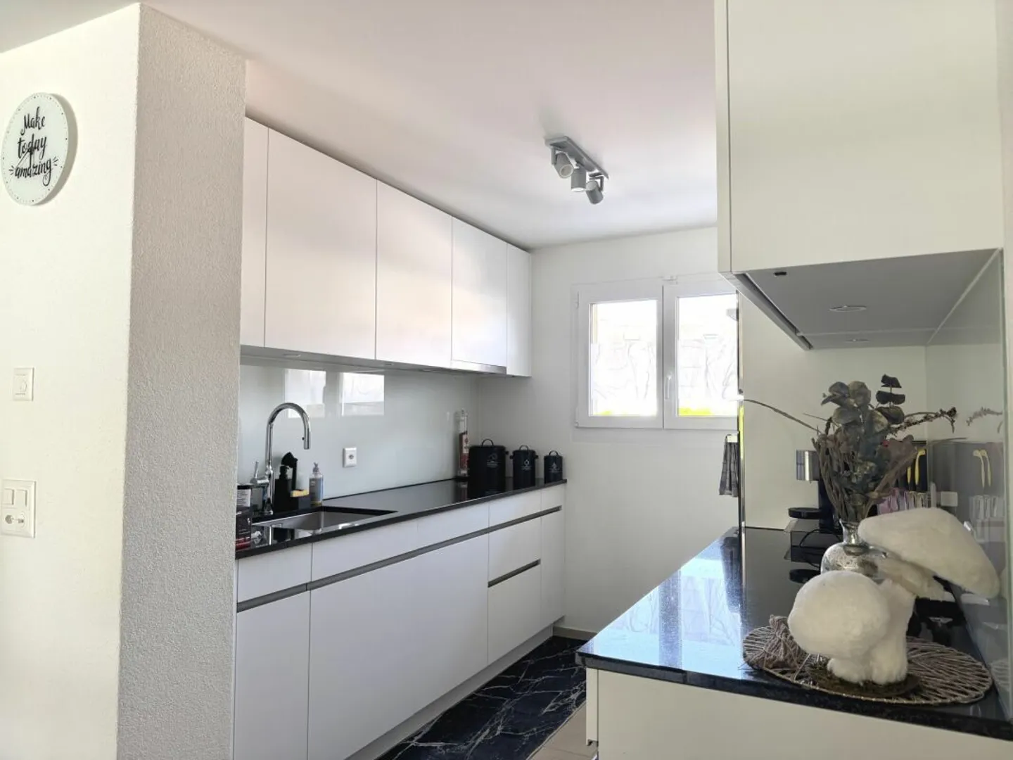 Sogno Familiare Moderno con Giardino Privato - Foto 2 di 14