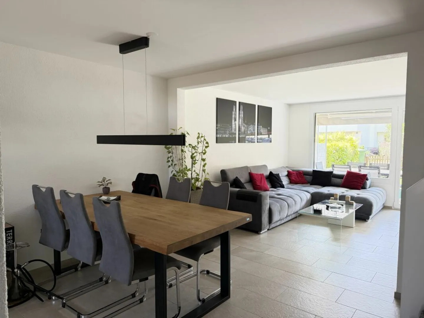 Sogno Familiare Moderno con Giardino Privato - Foto 3 di 14
