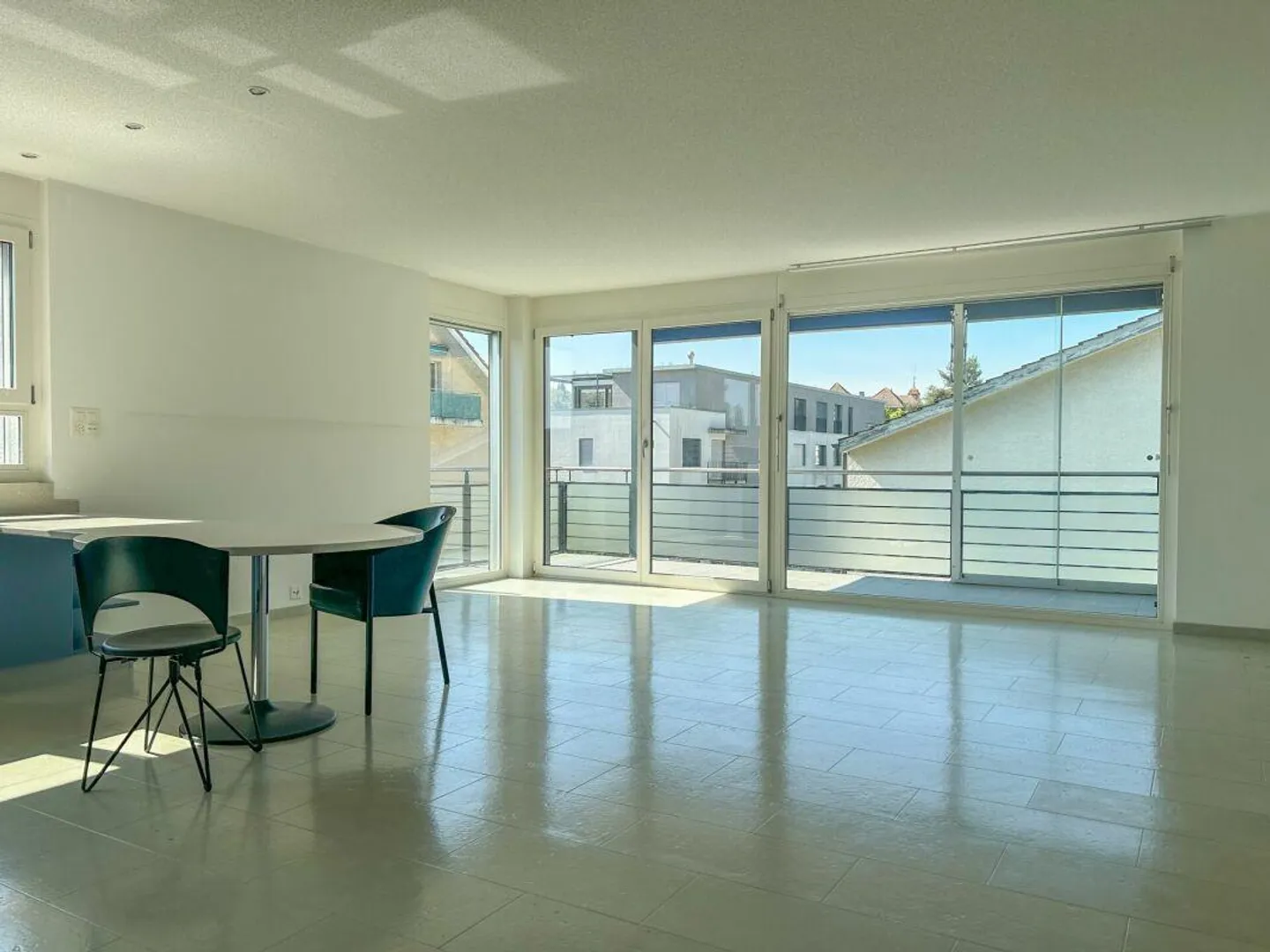 Superbe appartement dans un emplacement calme et central - Photo 3 sur 9