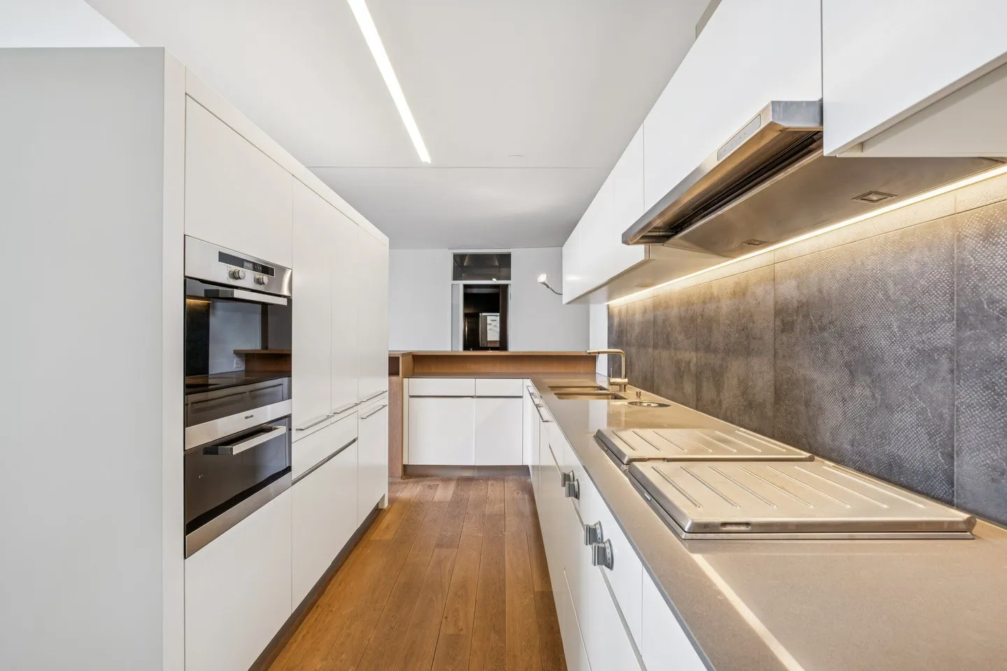 Residential Property for Design Enthusiasts - Photo 6 of 15