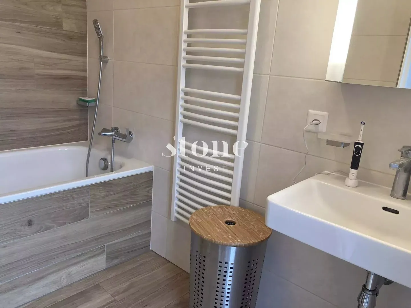 Appartement de quatre pièces avec terrasse au cœur des Pâquis, près du lac - Photo 4 sur 12