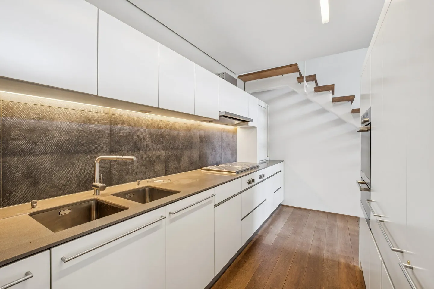 Residential Property for Design Enthusiasts - Photo 7 of 15