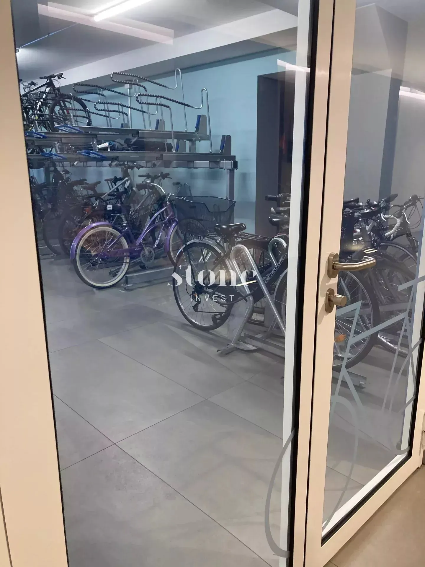 Appartement de quatre pièces avec terrasse au cœur des Pâquis, près du lac - Photo 11 sur 12