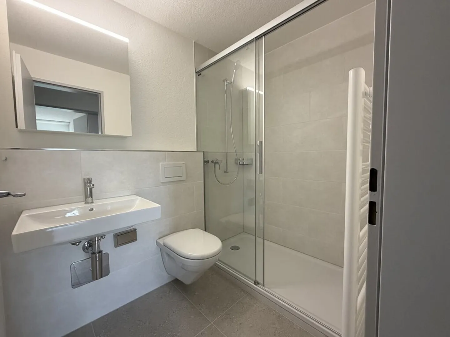 Newly renovated 4.5-room apartment on the 6th floor in the heart of Ostermundigen - Photo 6 of 12
