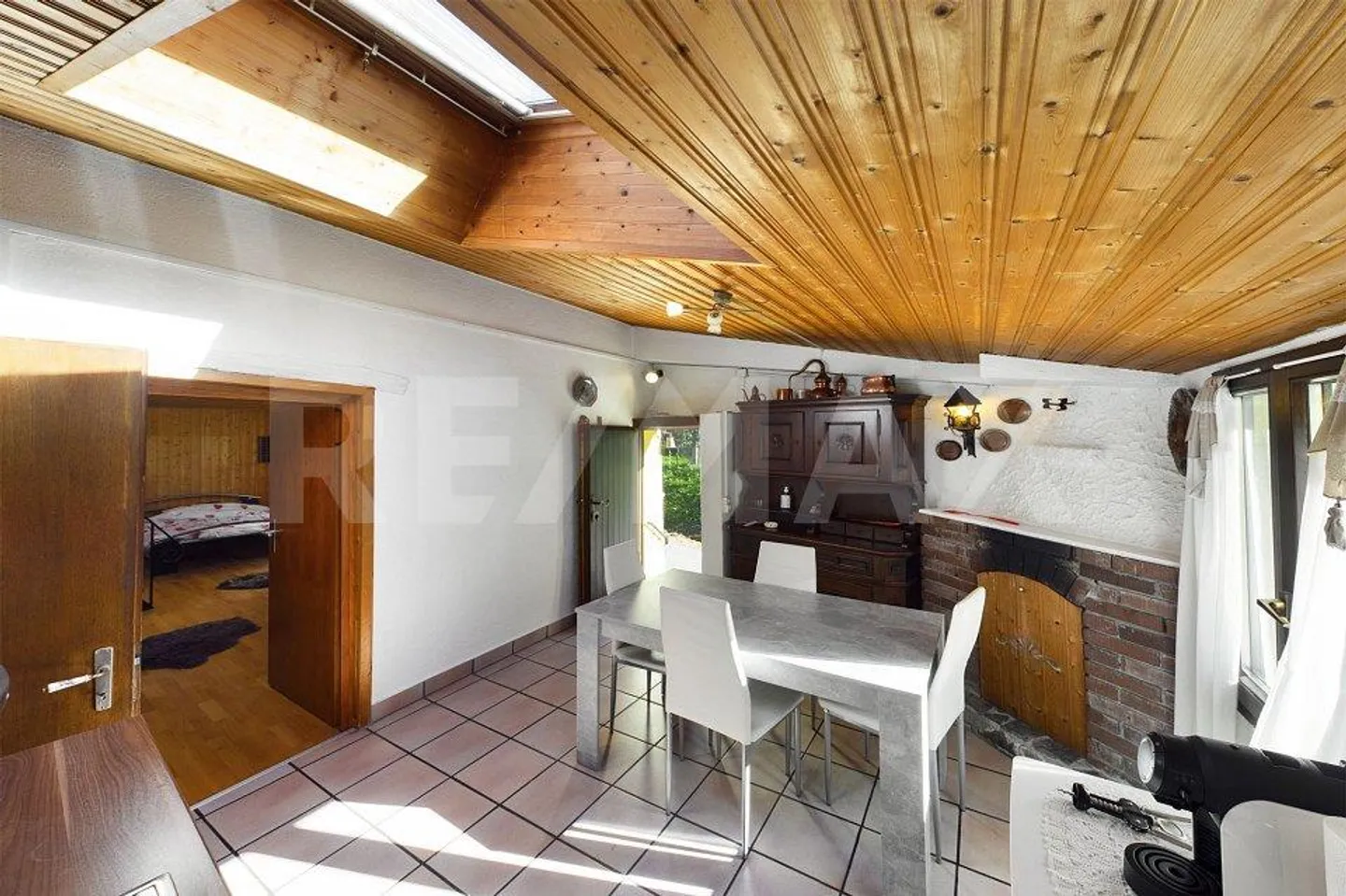 Maison unifamiliale rustique entre vignes et montagnes - Photo 6 sur 10