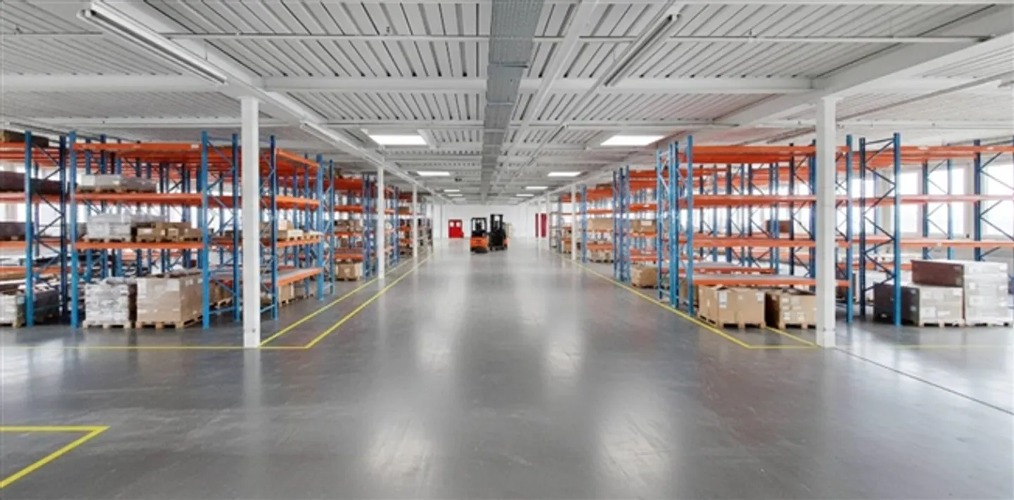 Logistics spaces in various sizes and floors - Uznach - Photo 1 of 9