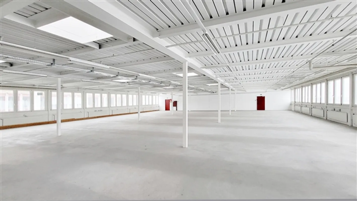Logistics spaces in various sizes and floors - Uznach - Photo 2 of 9