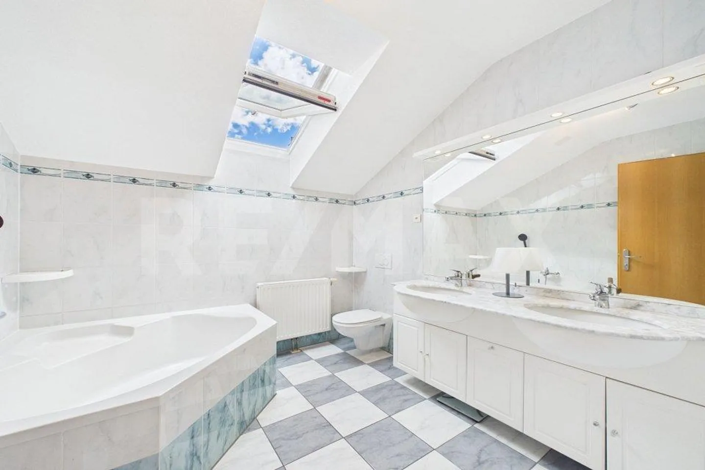 Modernes Einfamilienhaus in Cama - Foto 8 von 13
