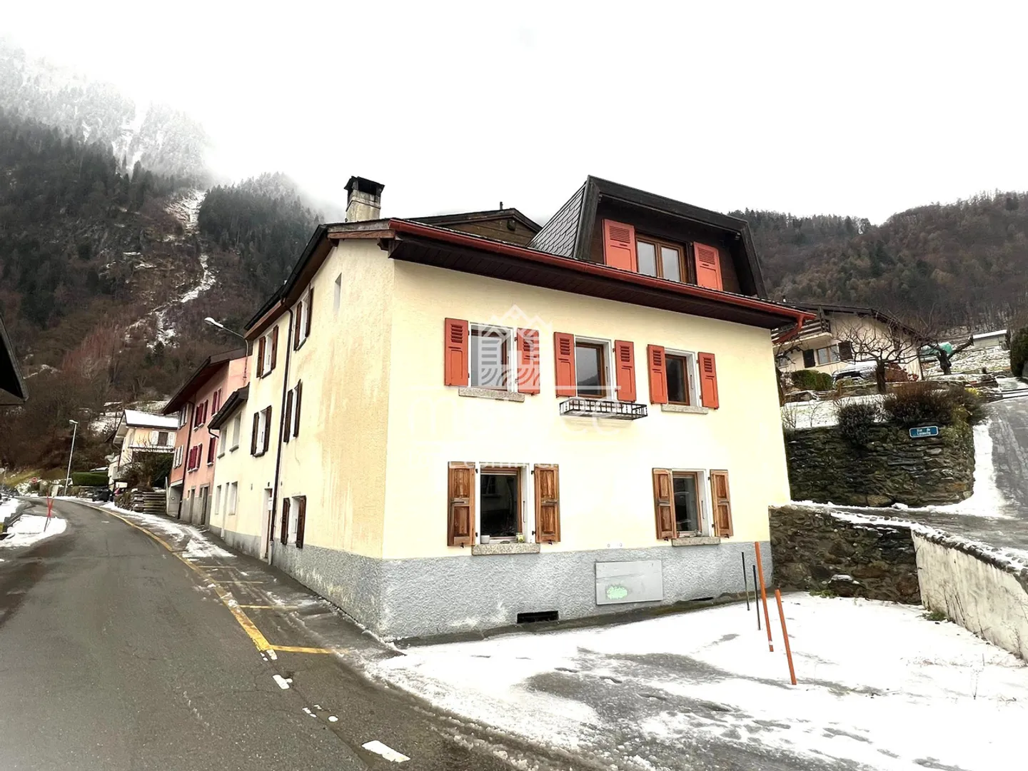 Appartement 3.5 pièces en duplex à rénover - Martigny-Croix (Brocard) - Photo 1 sur 5