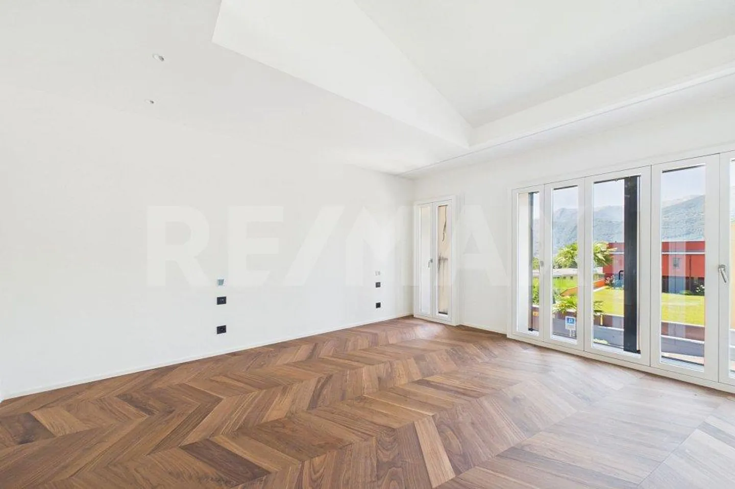 Modern and elegant 4½ room apartment in Comano - Photo 7 of 13