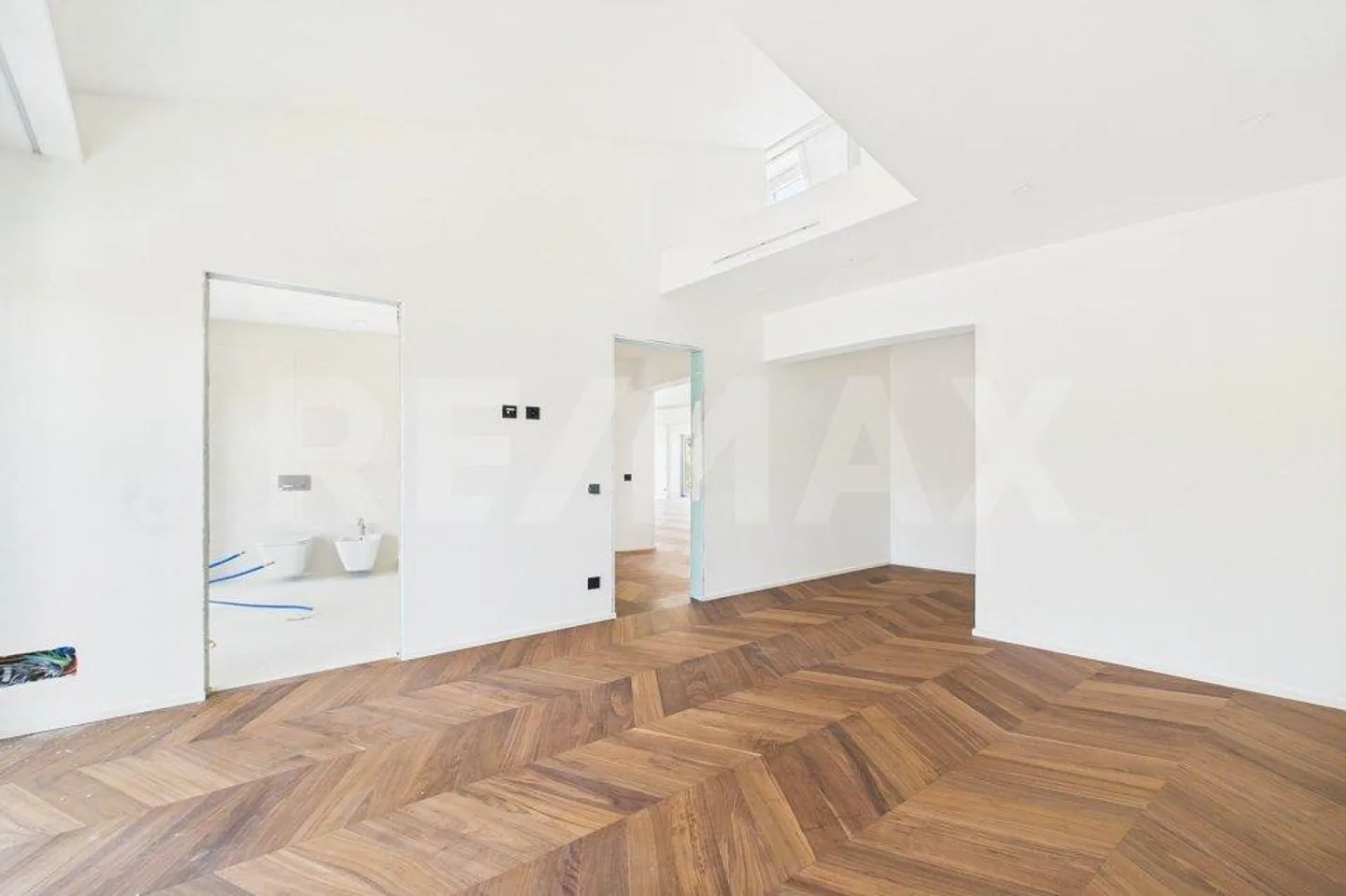 Modern and elegant 4½ room apartment in Comano - Photo 8 of 13