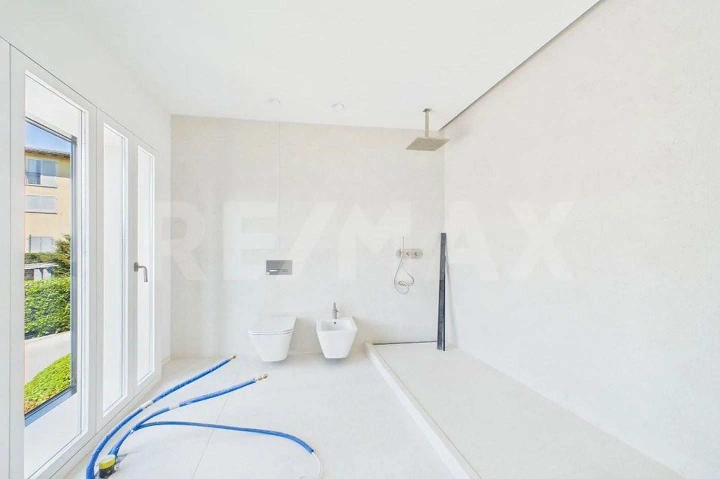 Modern and elegant 4½ room apartment in Comano - Photo 9 of 13