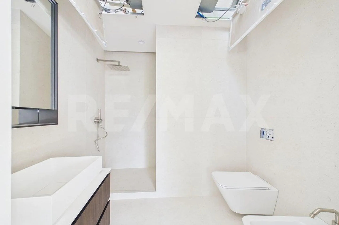 Modern and elegant 4½ room apartment in Comano - Photo 10 of 13