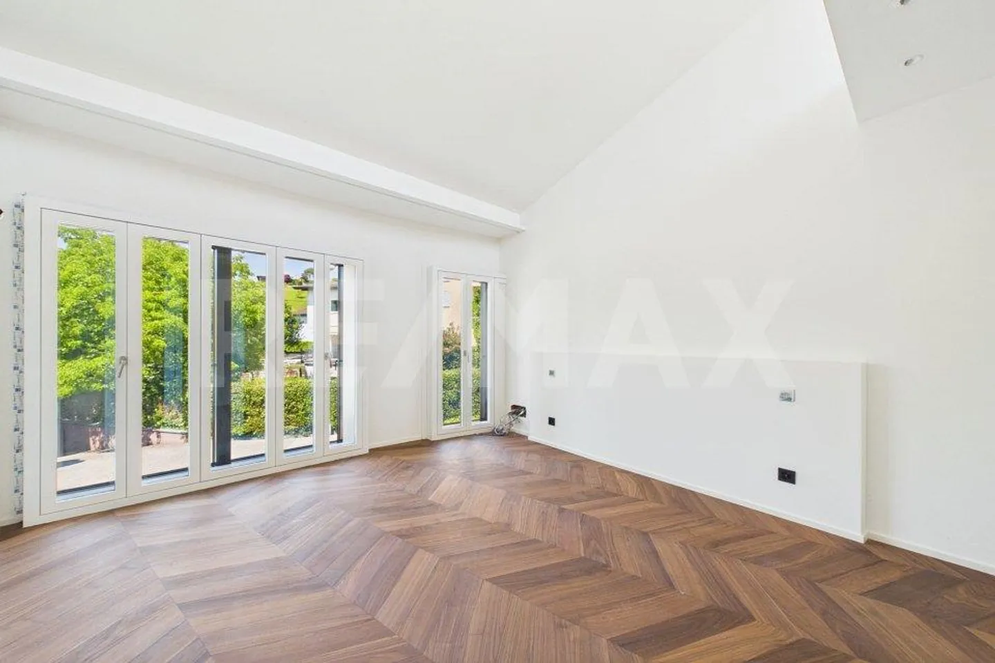 Modern and elegant 4½ room apartment in Comano - Photo 11 of 13