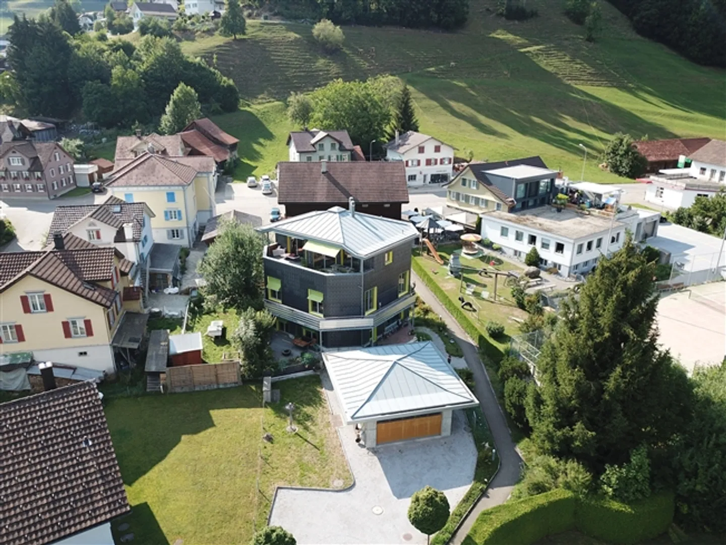 5.5-room maisonette apartment with terrace and view in Mosnang - Photo 2 of 13