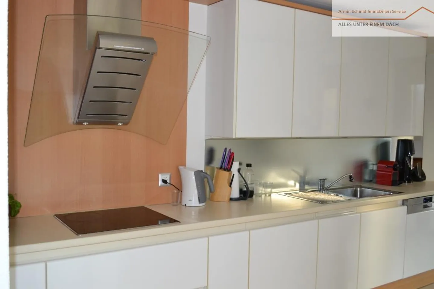 Top 6 1/2-Zimmerwohnung mit 2 Einstellhallenplätzen - Foto 2 von 14