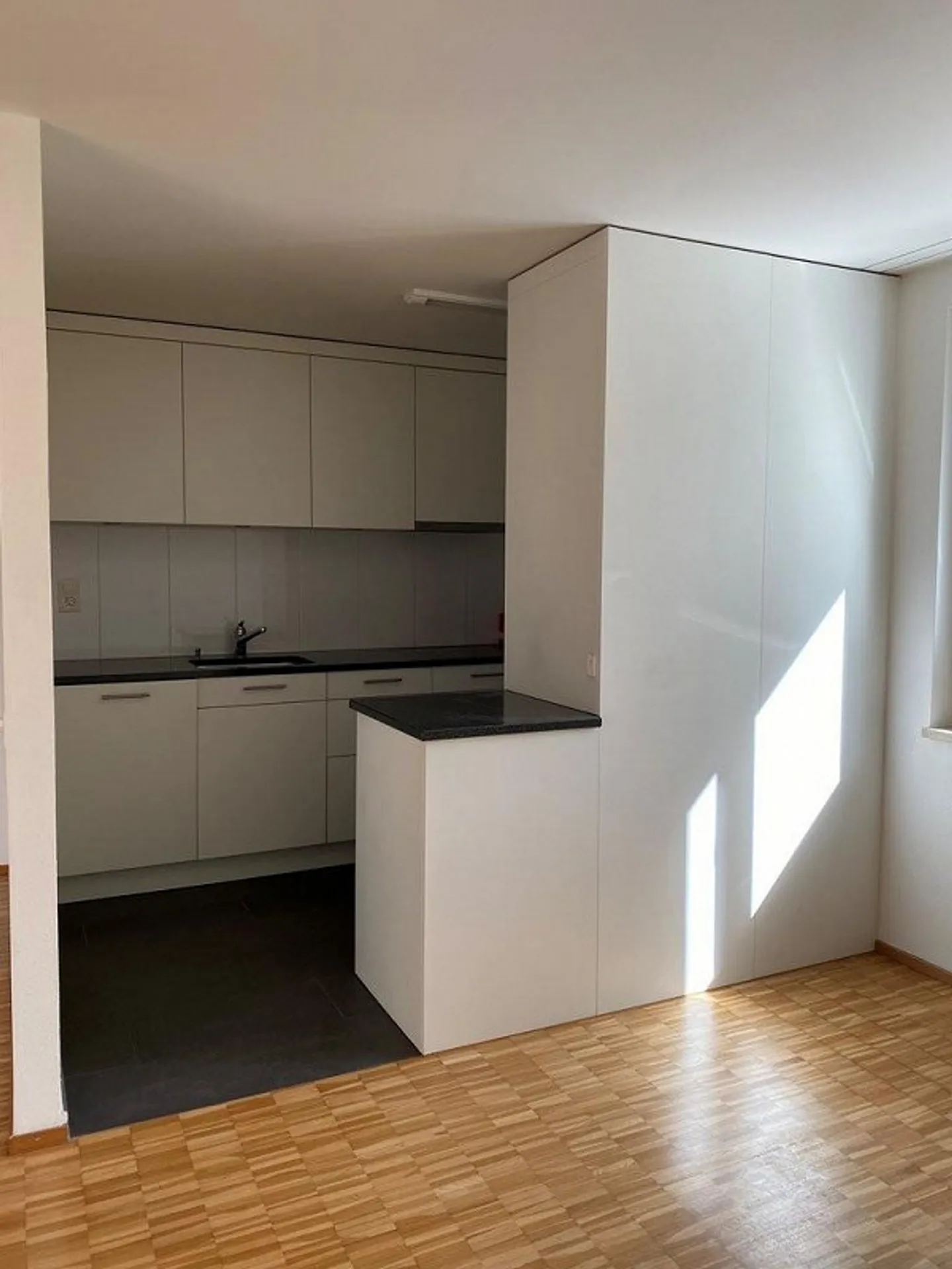 Charming apartment in a quiet location - Photo 6 of 8