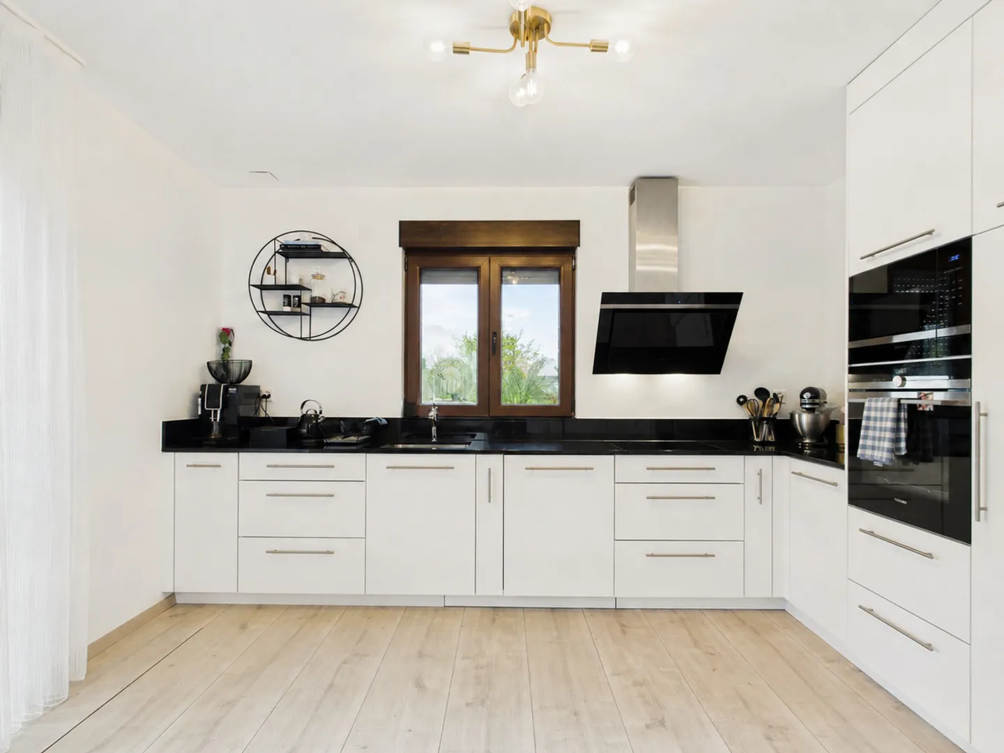 Jolie maison mitoyenne moderne de 4.5 pièces au coeur de St-Aubin - Foto 5 von 11