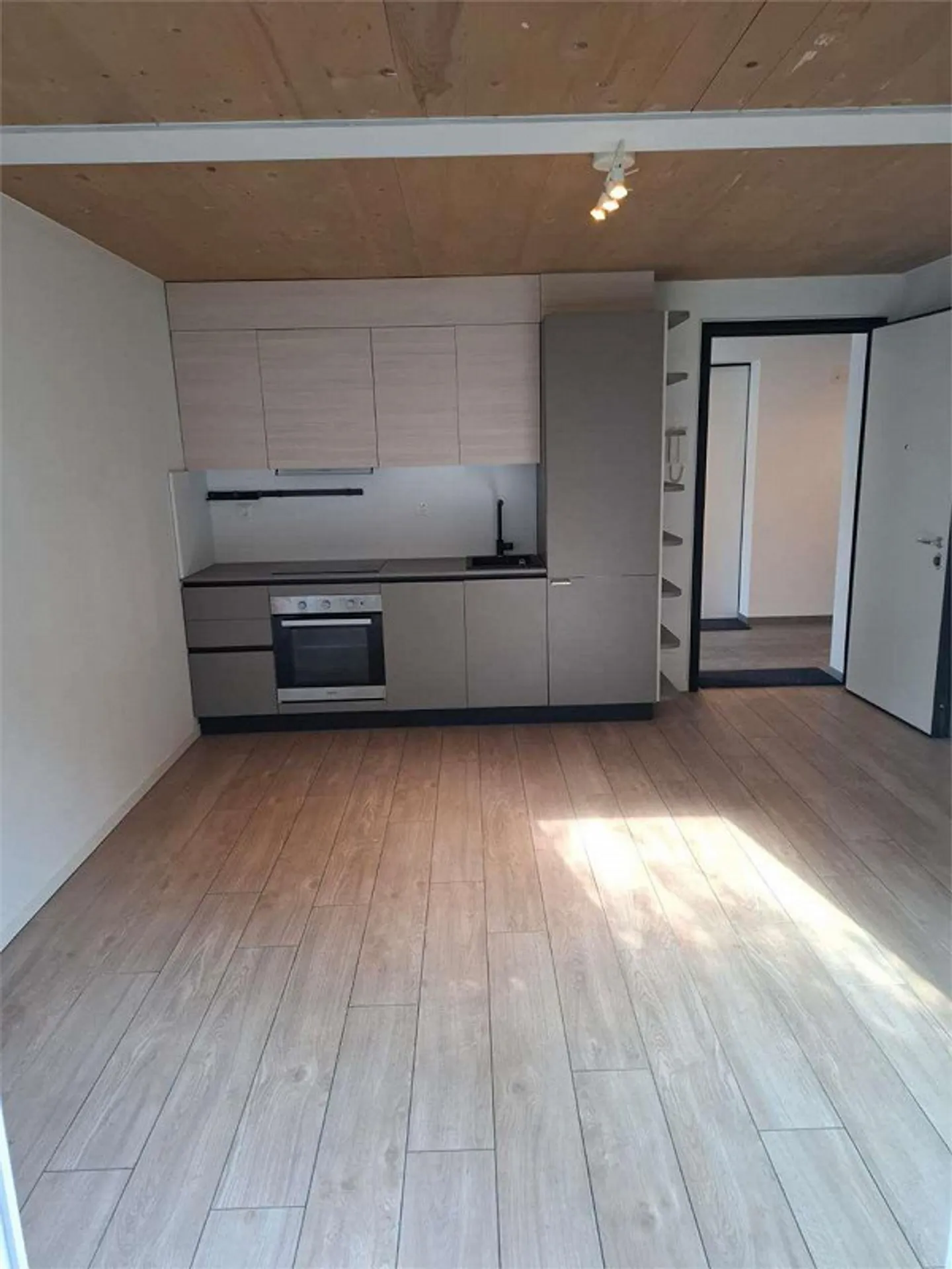 Cadenazzo - Modernes Studio mit privatem Garten in Neubau - Foto 1 von 4