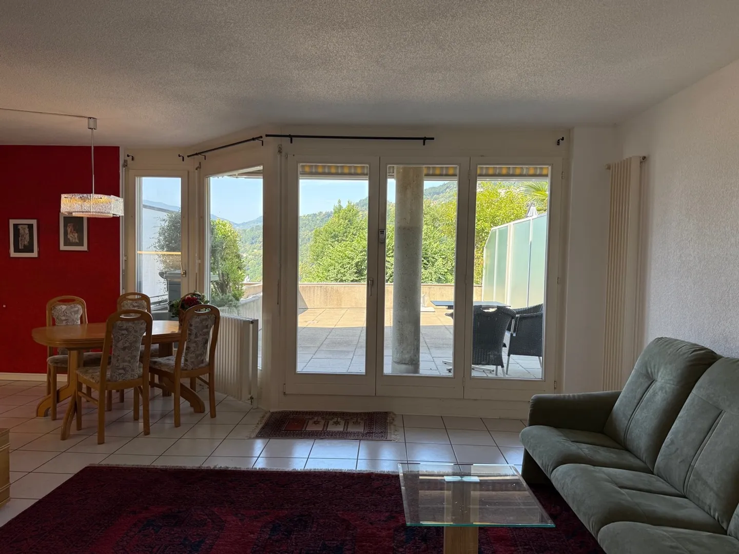 Charming Apartment with Terrace - Photo 2 of 9