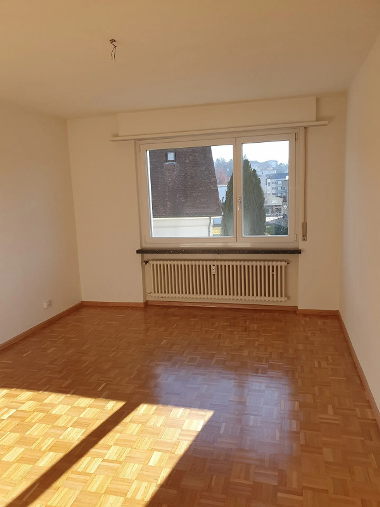 Bright and spacious 2.5-room apartment with fireplace and sunny balcony - Photo 6 of 6