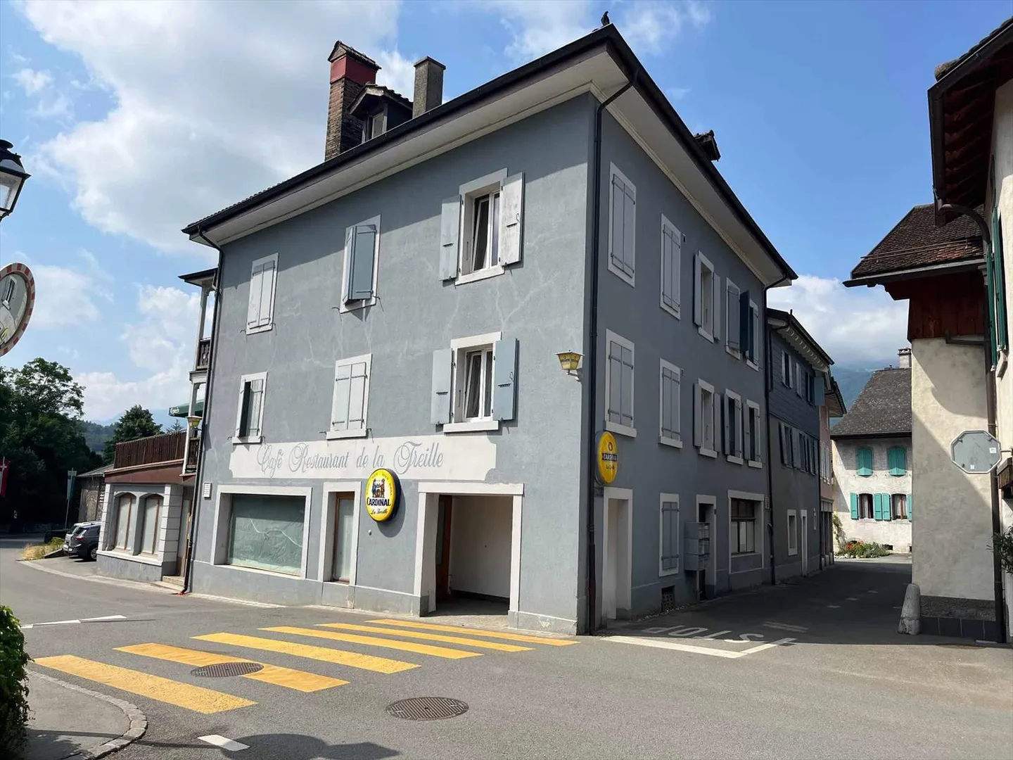 EDIFICIO DI REDDITO CON LOCALE COMMERCIALE E APPARTAMENTI - Foto 1 di 3