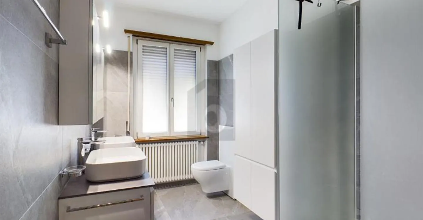 SPACIOUS AND BRIGHT - Photo 2 of 6