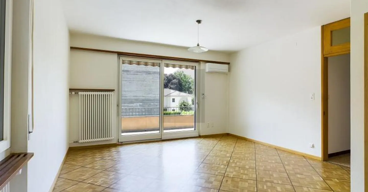 SPACIOUS AND BRIGHT - Photo 3 of 6