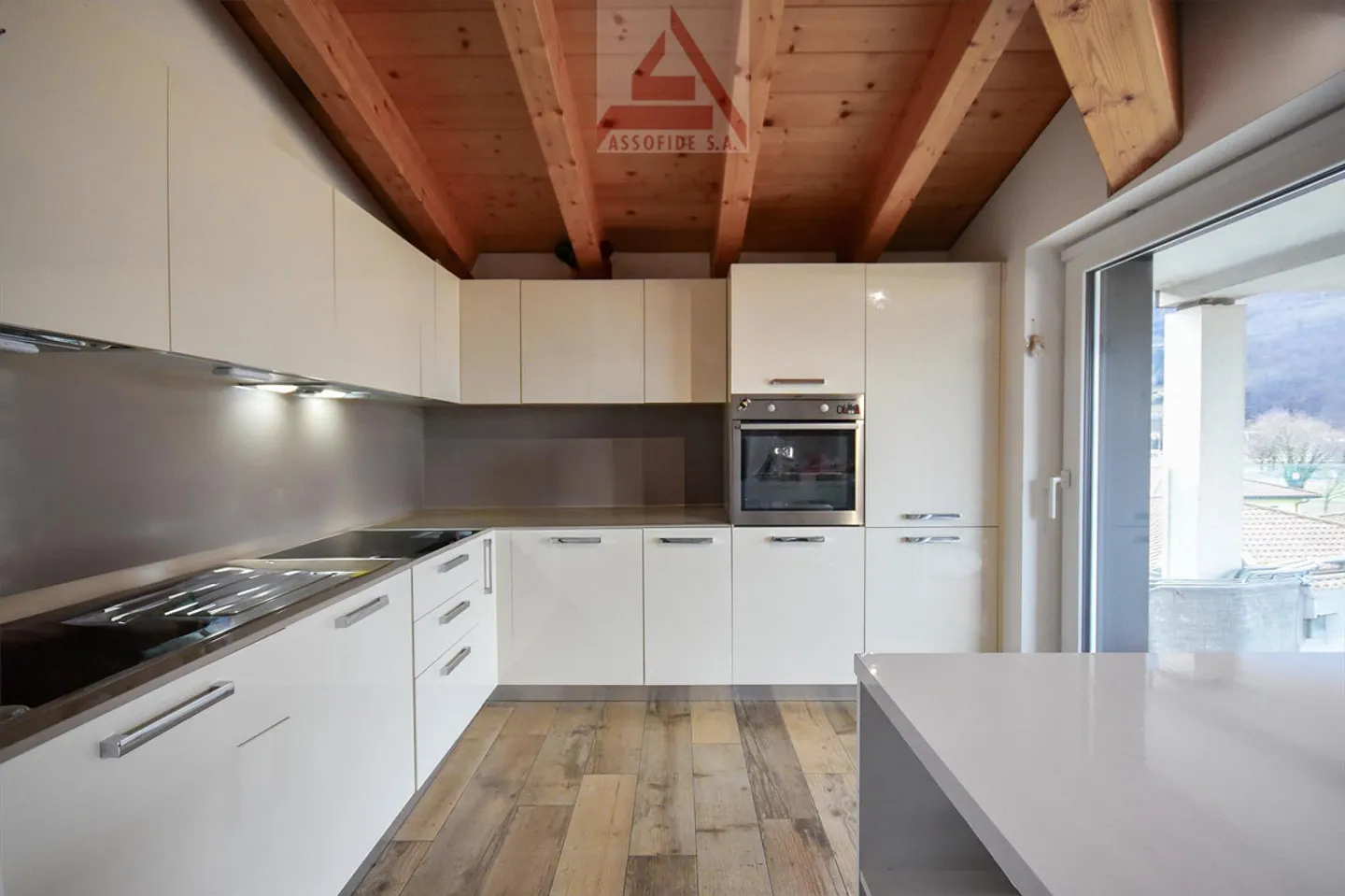 Warm and Family Atmosphere - Photo 3 of 6