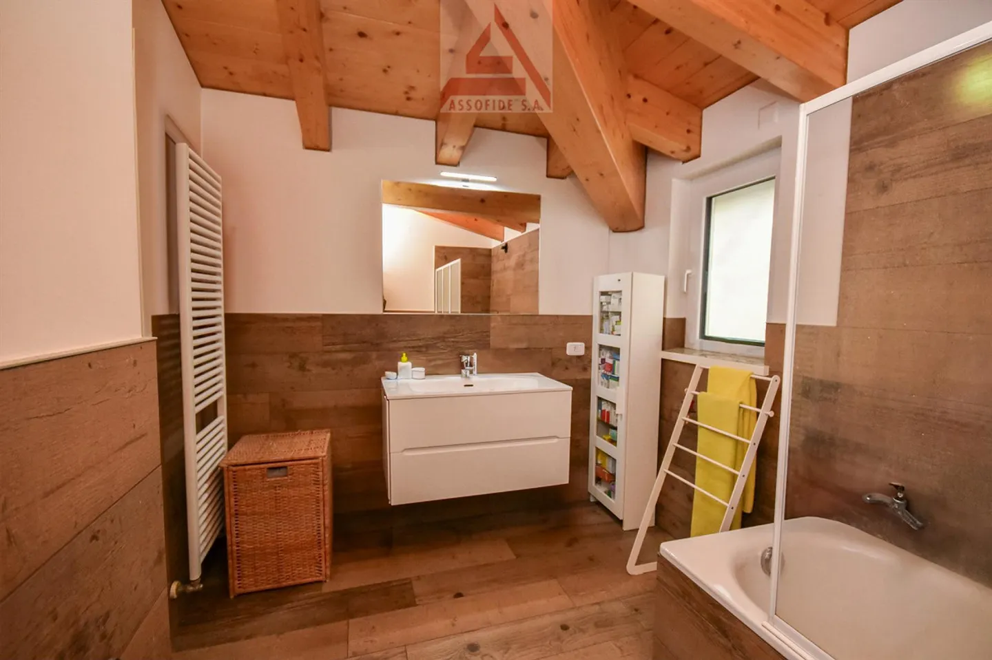 Warm and Family Atmosphere - Photo 5 of 6