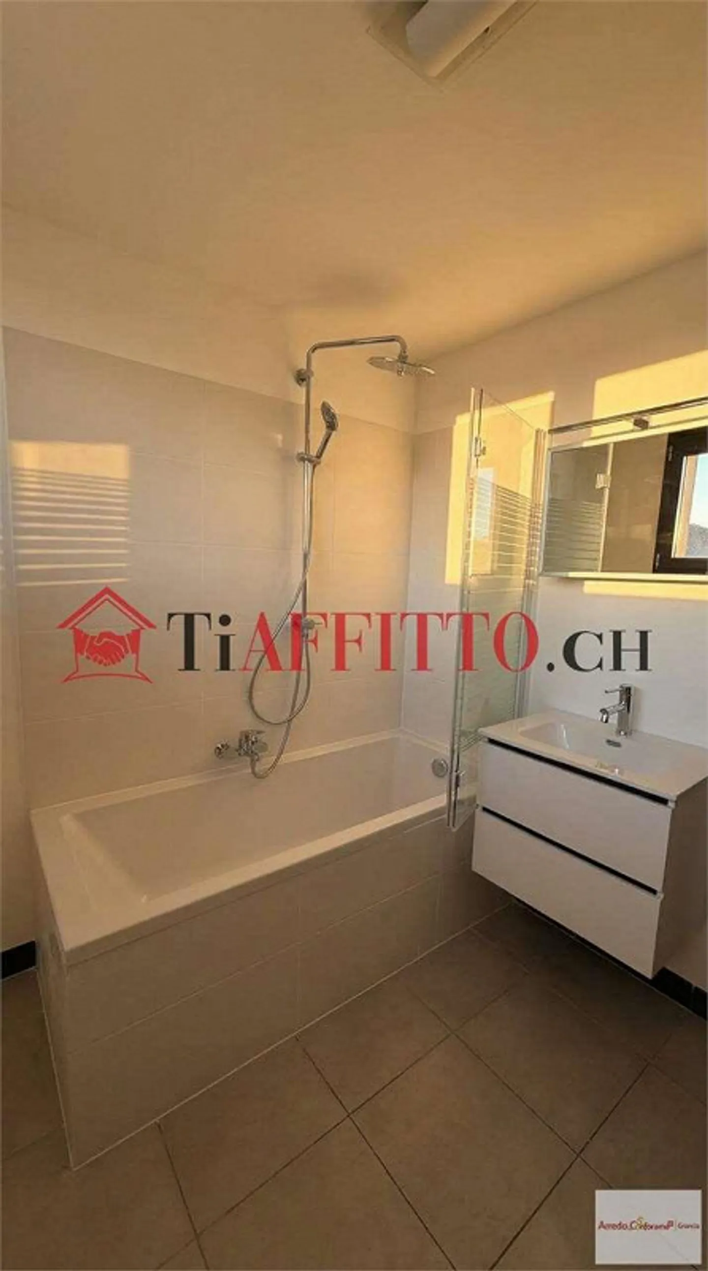 Luxury Penthouse with Terrace and Lake View in Paradiso - Photo 10 of 10