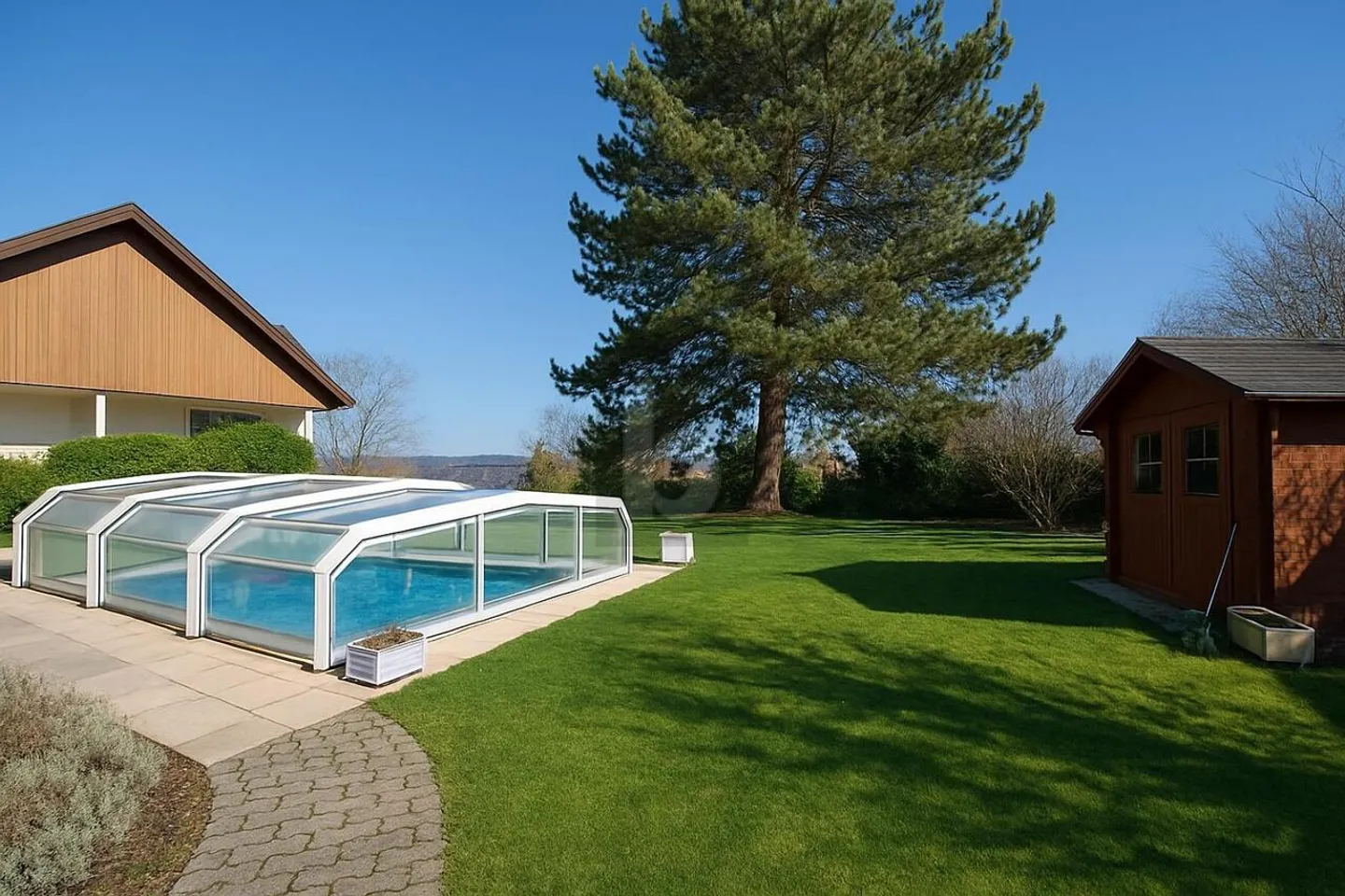 VILLA SPAZIOSA CON PISCINA E GRANDE GIARDINO - Foto 2 di 6