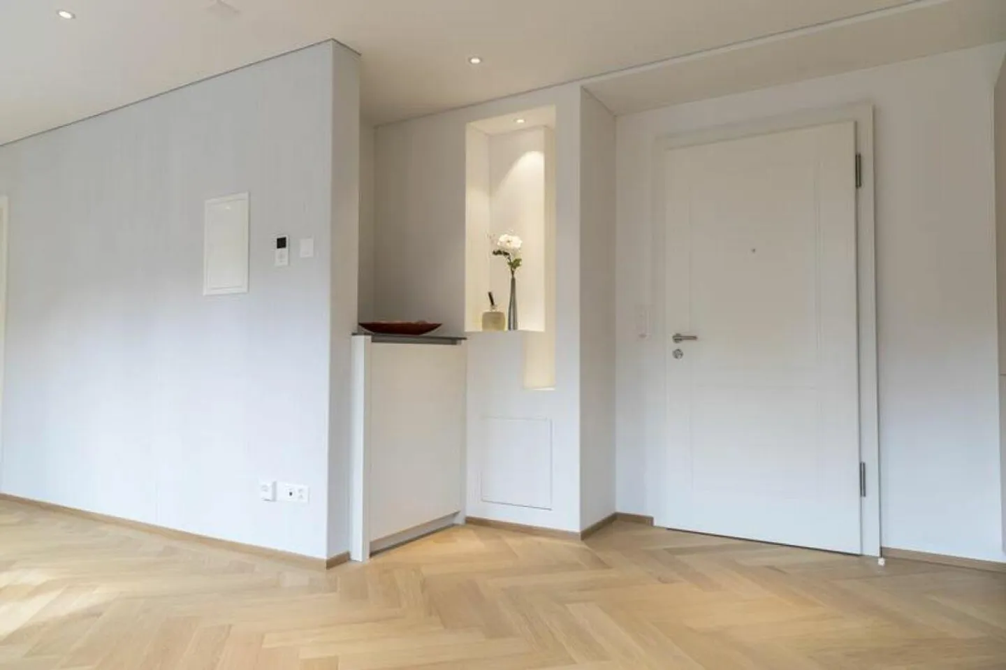 Stylish Apartment with Sunny Balcony - Photo 3 of 8