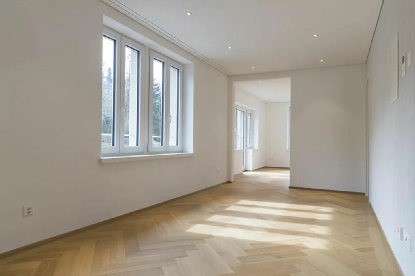 Stylish Apartment with Sunny Balcony - Photo 4 of 8