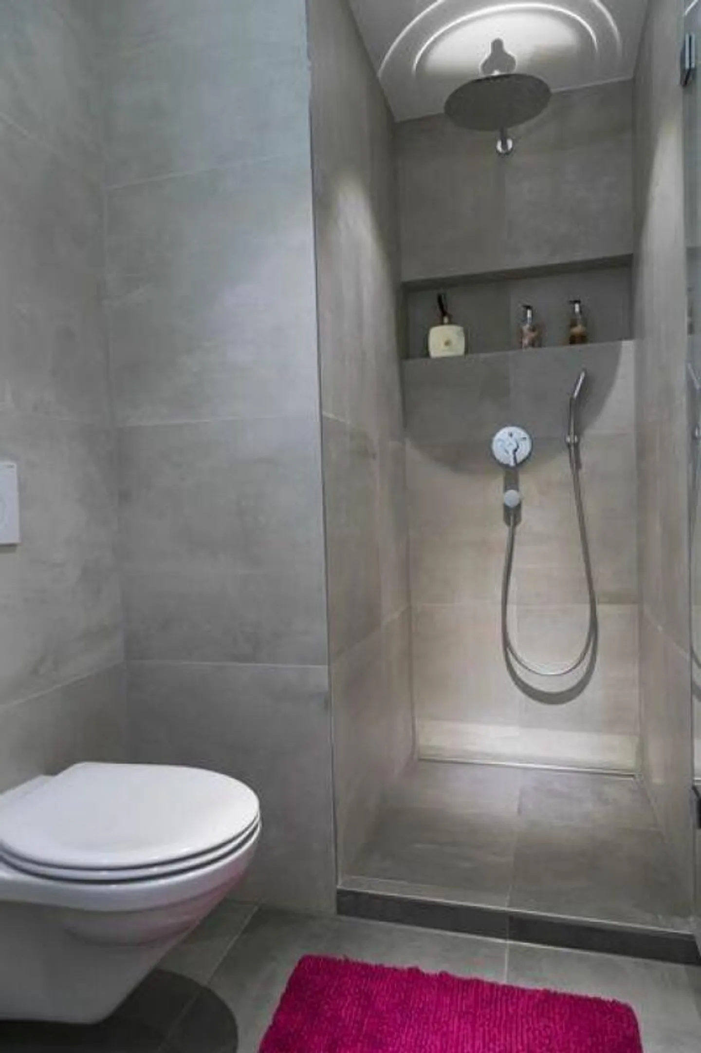 Stylish Apartment with Sunny Balcony - Photo 7 of 8