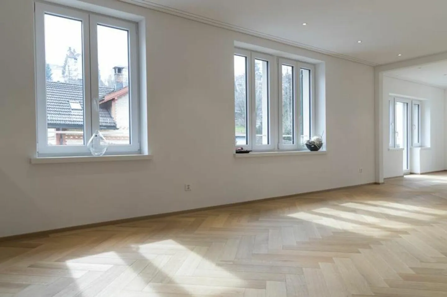 Stylish Apartment with Sunny Balcony - Photo 5 of 8