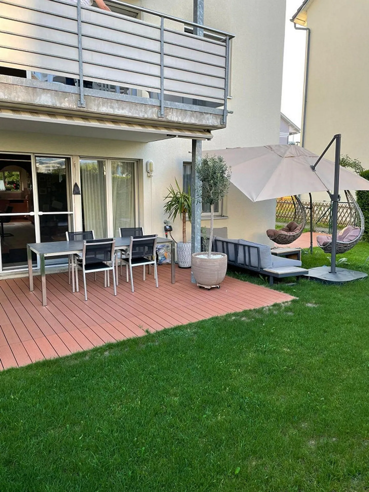 Appartamento luminoso con ampio spazio giardino con ulteriore stanza hobby - Foto 2 di 9