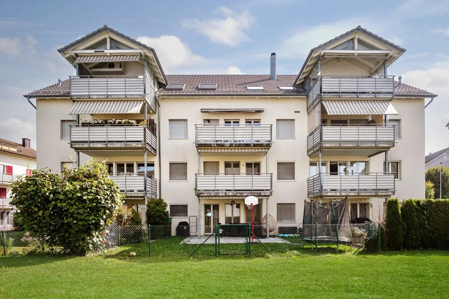 Appartamento luminoso con ampio spazio giardino con ulteriore stanza hobby - Foto 1 di 9