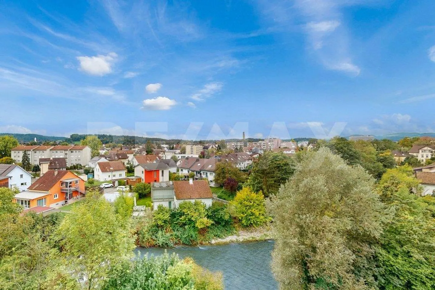 4.5 Room Penthouse Maisonette, NWF 135 m², near KSA Aarau, 2 Balconies with a View, 3 WCs, 2 Garage Spaces, 2 Cellars - Photo 2 of 13