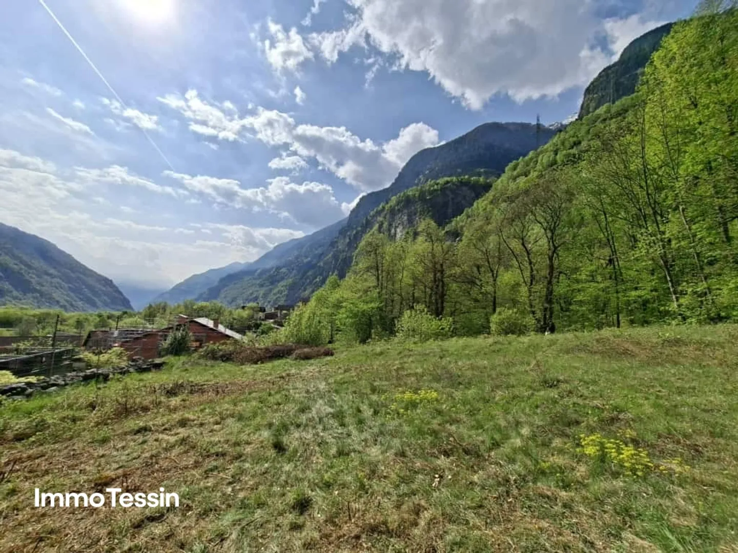 Spacious building land in the middle of nature with forest plot in a sunny, nature-friendly location 10 minutes by car from Biasca - Photo 9 of 10