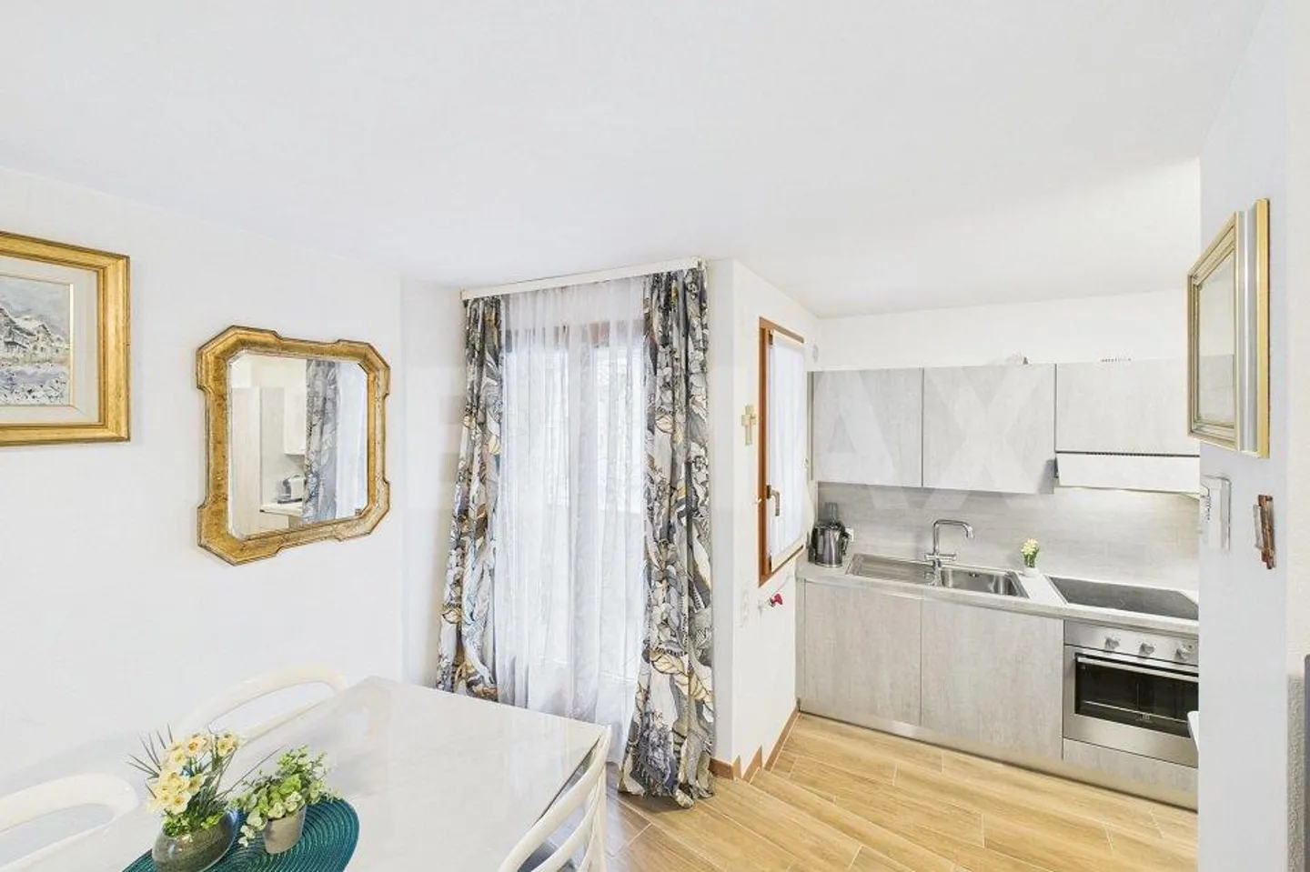 Income property in central area - 7 apartments and 1 shop - Photo 5 of 13