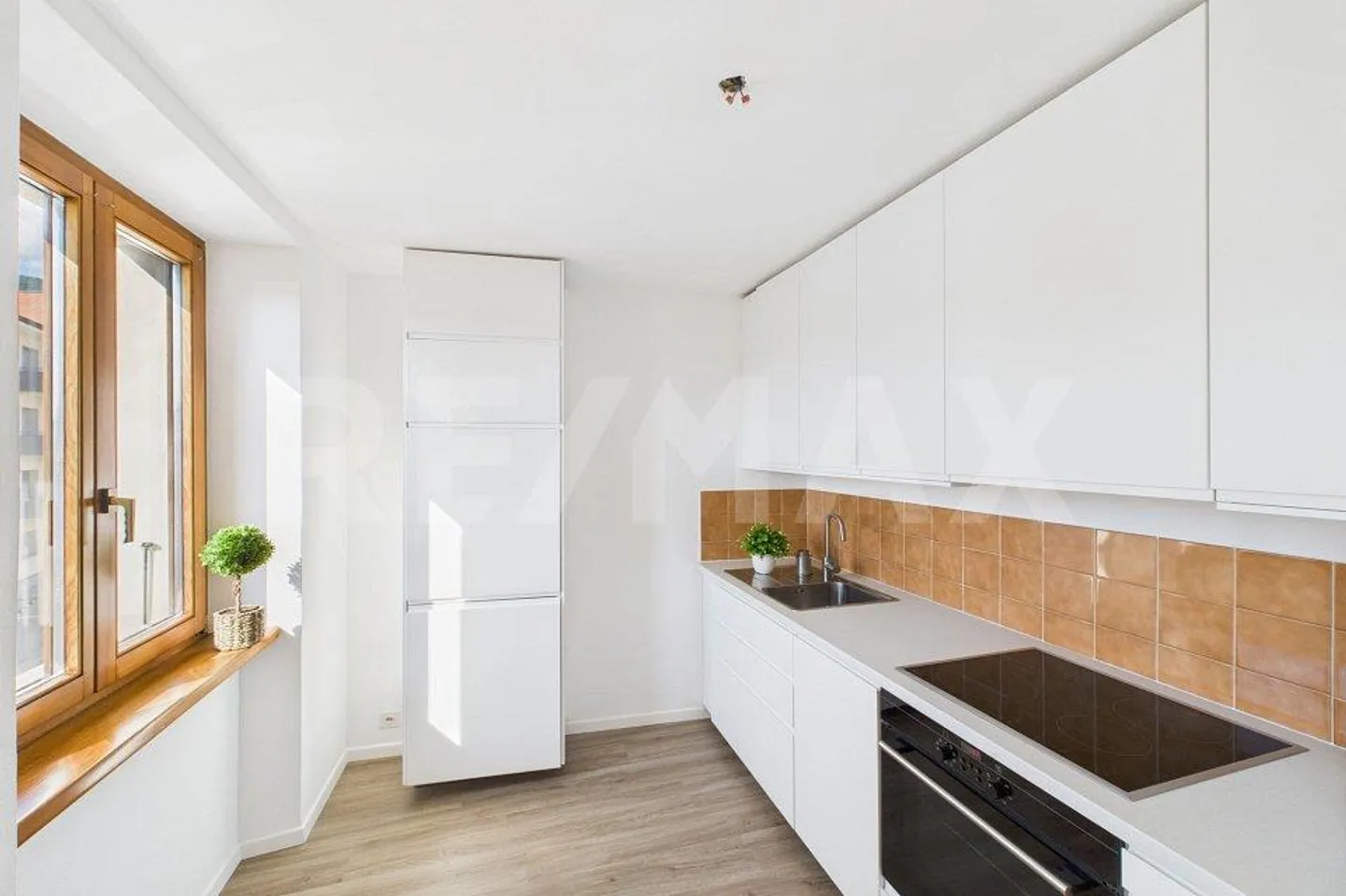 Income property in central area - 7 apartments and 1 shop - Photo 7 of 13
