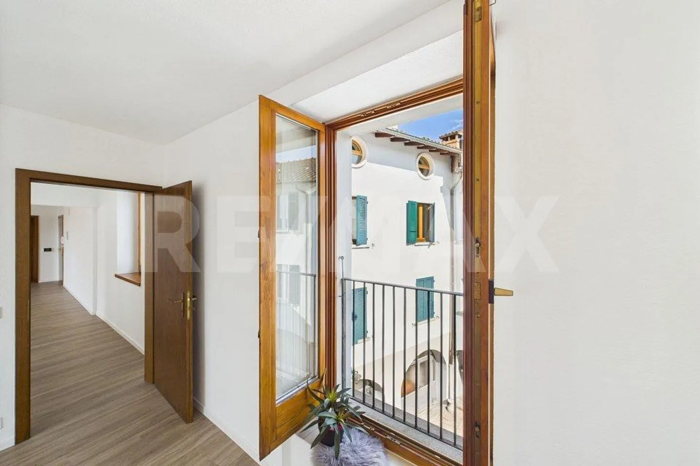 Income property in central area - 7 apartments and 1 shop - Photo 10 of 13