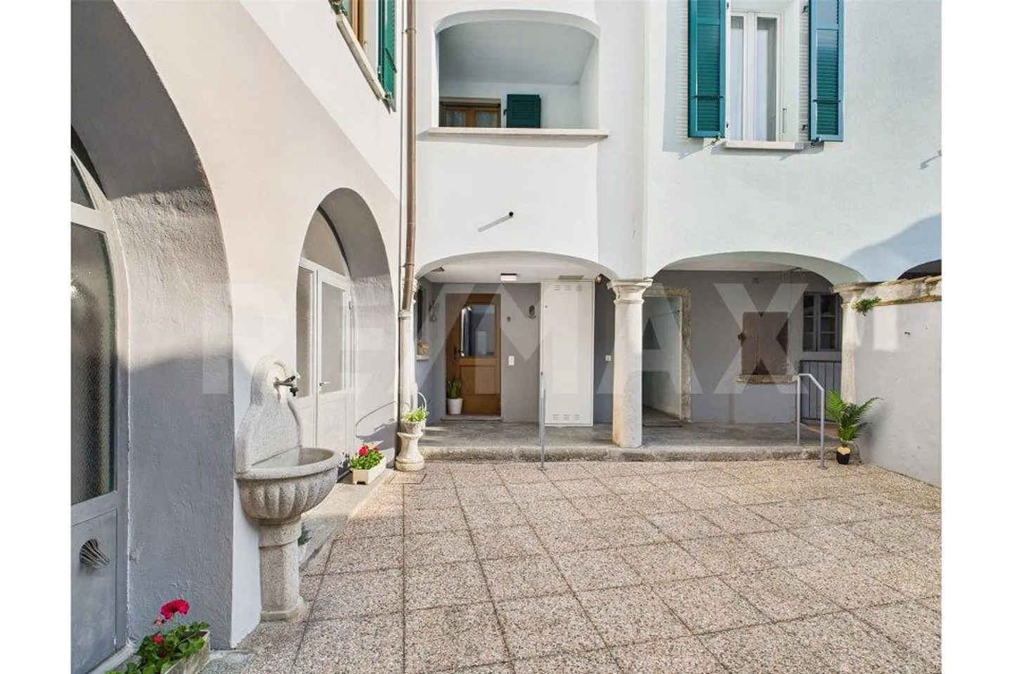 Income property in central area - 7 apartments and 1 shop - Photo 12 of 13