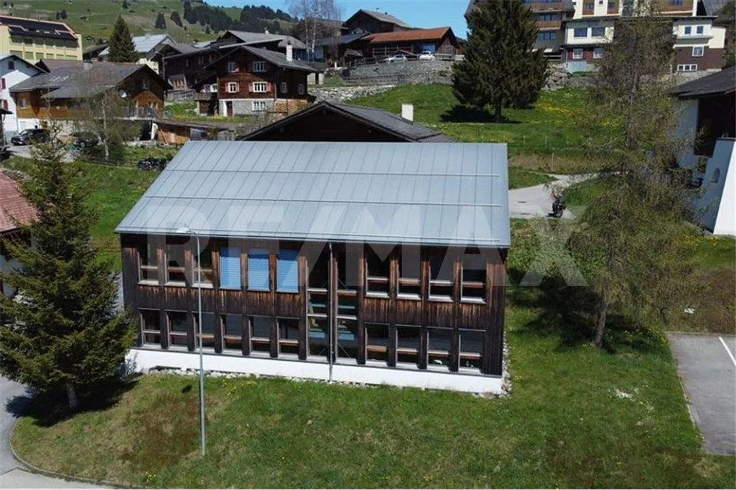 Office building with potential conversion to primary residence - Photo 1 of 13