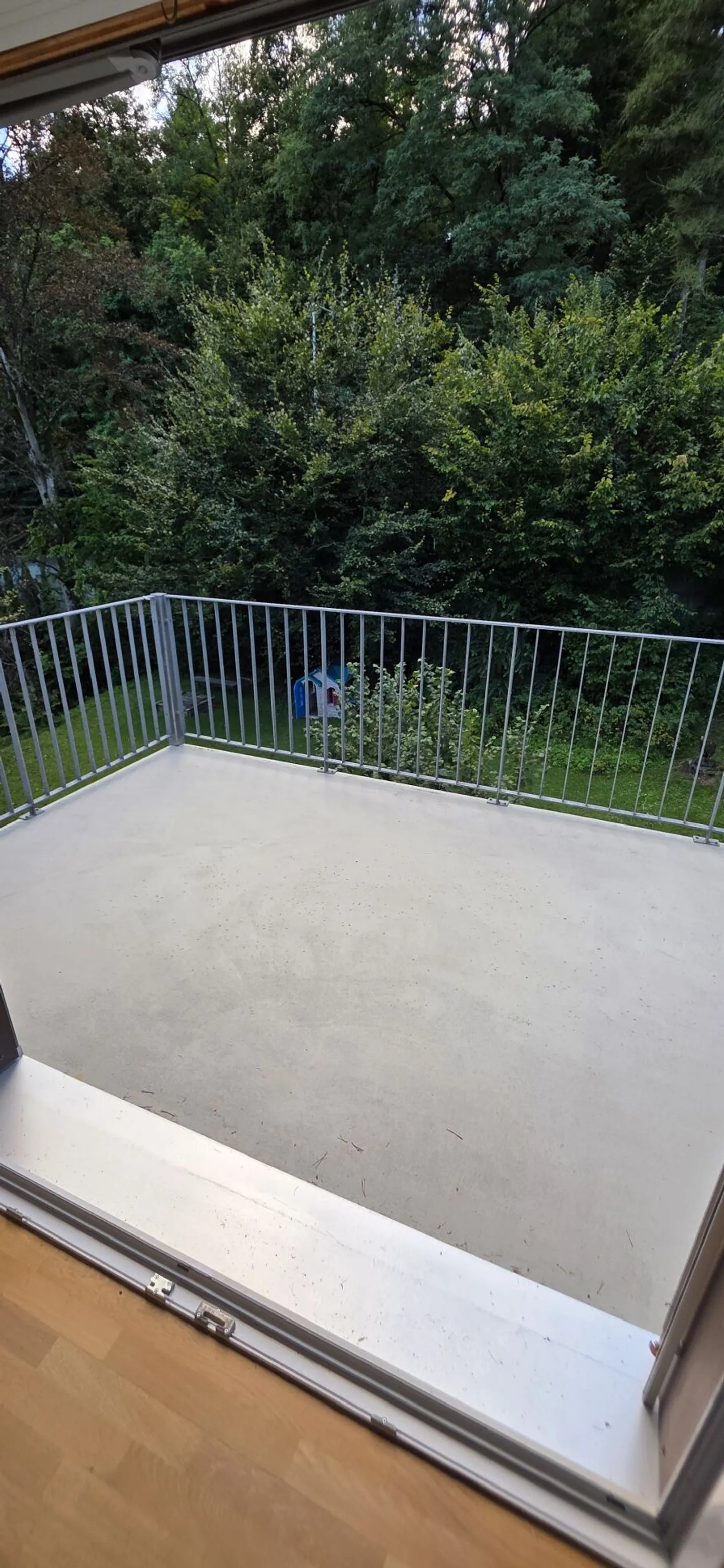 Partially renovated 4-room apartment in Liebefeld for rent! - Photo 2 of 14