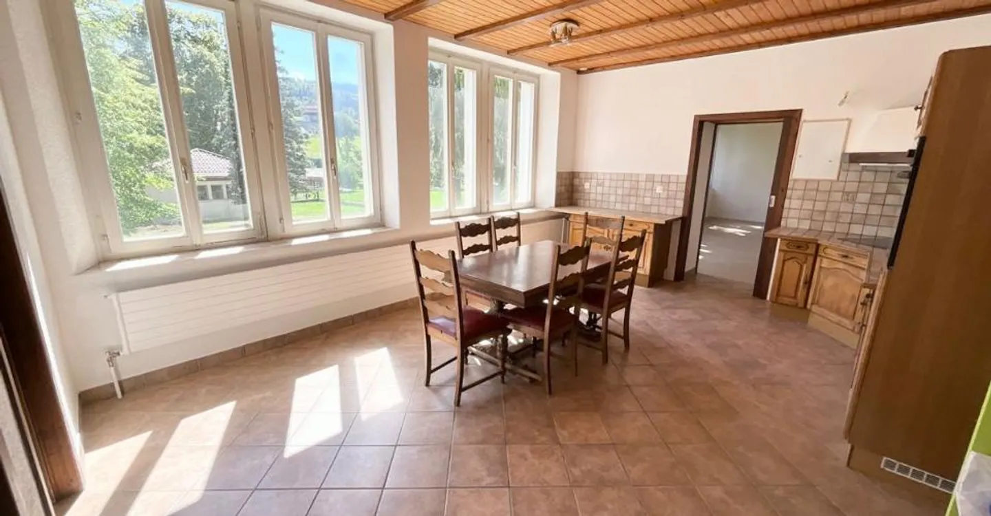 Bright ground floor apartment - beautiful volumes and versatile spaces - Photo 1 of 13